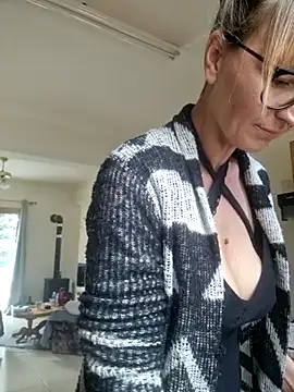 MissMialicious online show from 28, 2, 2025