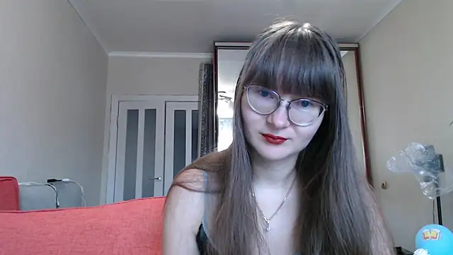 KiraGoldens online show from 6, 10, 2025