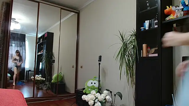 KiraGoldens online show from 6, 11, 2025