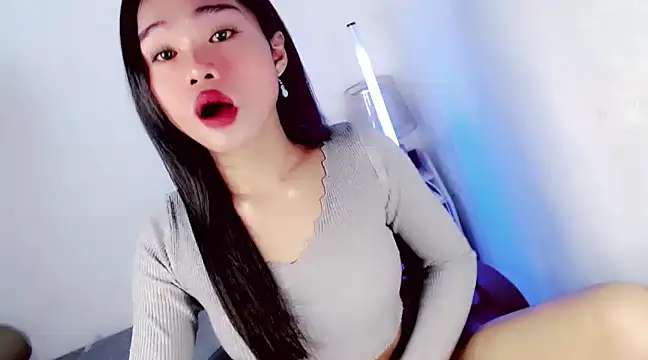 amomentoflust69 online show from 4, 12, 2024