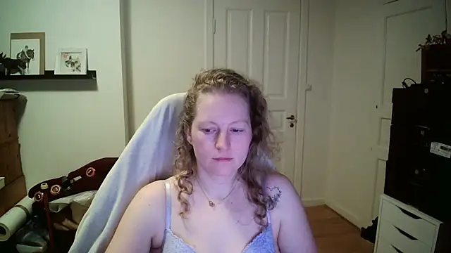 Girlnina-1995 online show from 23, 2, 2026