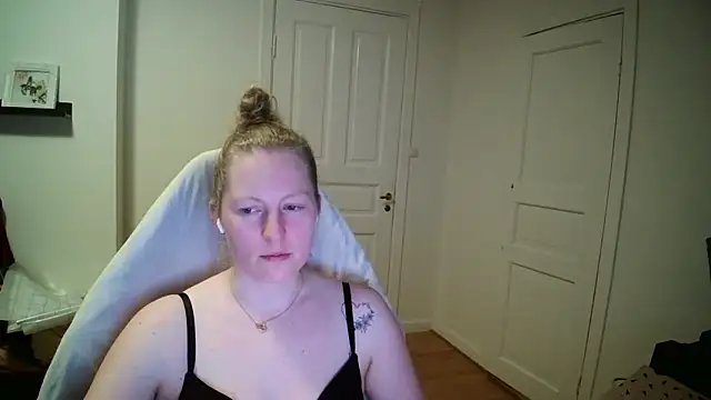 Girlnina-1995 online show from 5, 3, 2026