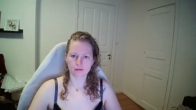 Girlnina-1995 online show from 12, 3, 2026