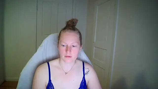 Girlnina-1995 online show from 20, 5, 2026