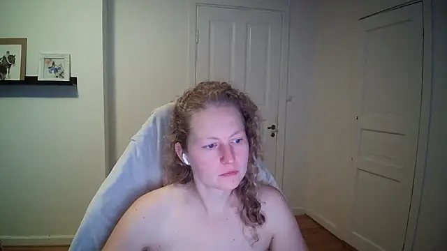 Girlnina-1995 online show from 23, 9, 2025