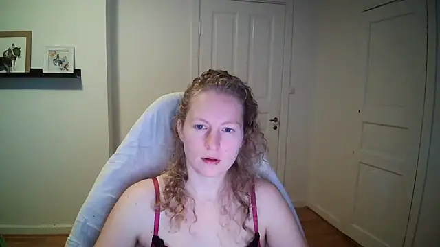 Girlnina-1995 online show from 15, 10, 2025