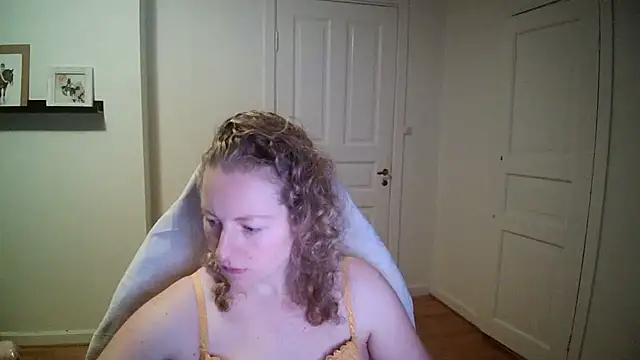 Girlnina-1995 online show from 25, 11, 2025