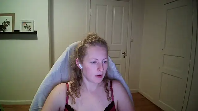 Girlnina-1995 online show from 15, 10, 2025