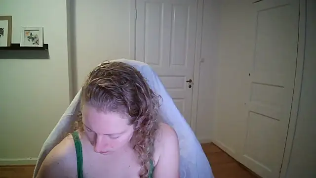 Girlnina-1995 online show from 3, 11, 2025