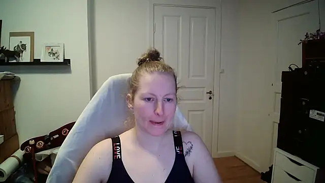 Girlnina-1995 online show from 20, 2, 2026