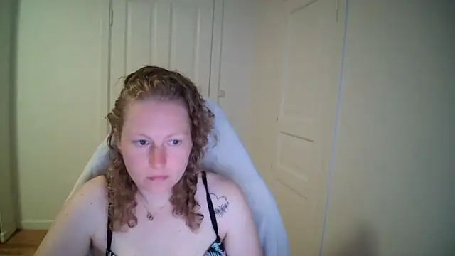 Girlnina-1995 online show from 4, 5, 2026
