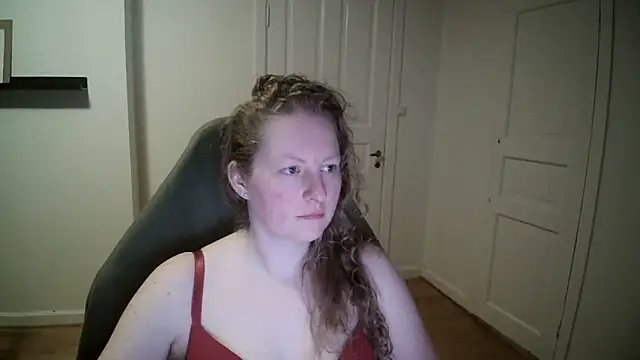 Girlnina-1995 online show from 18, 3, 2025