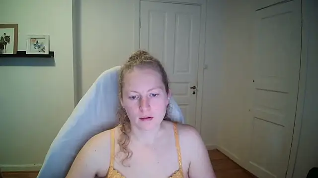 Girlnina-1995 online show from 1, 10, 2025