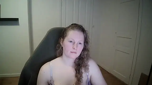 Girlnina-1995 online show from 27, 2, 2025