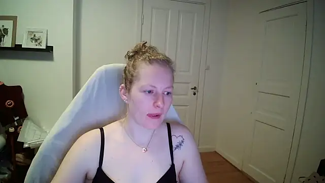 Girlnina-1995 online show from 20, 3, 2026