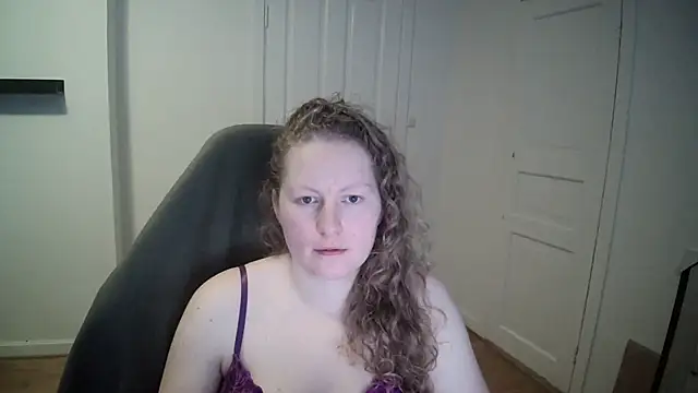 Girlnina-1995 online show from 20, 2, 2025