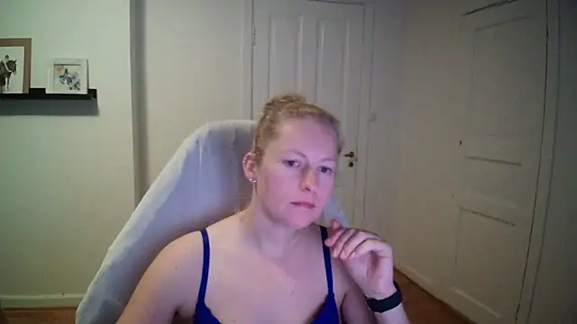 Girlnina-1995 online show from 16, 9, 2025