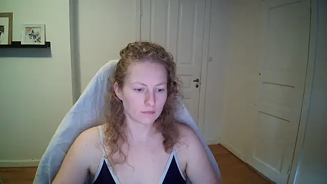 Girlnina-1995 online show from 29, 10, 2025