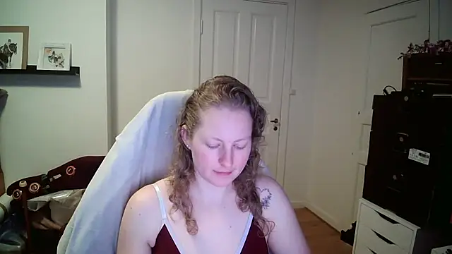 Girlnina-1995 online show from 12, 2, 2026