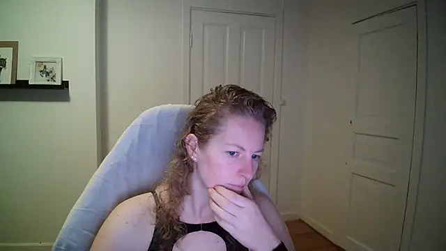 Girlnina-1995 online show from 5, 11, 2025