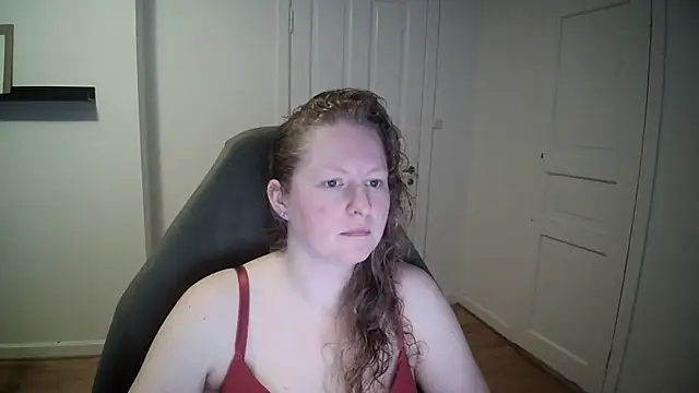 Girlnina-1995 online show from 18, 3, 2025