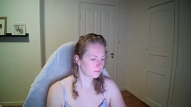 Girlnina-1995 online show from 1, 12, 2025