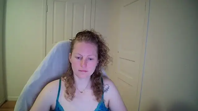 Girlnina-1995 online show from 23, 3, 2026