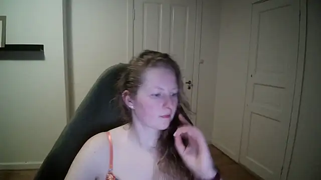 Girlnina-1995 online show from 19, 3, 2025