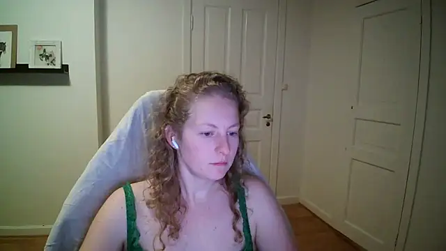 Girlnina-1995 online show from 3, 11, 2025