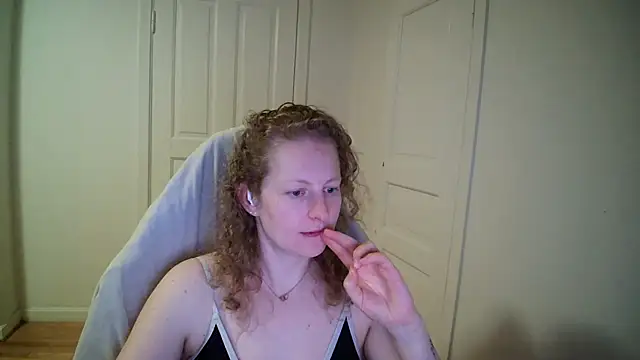 Girlnina-1995 online show from 7, 4, 2026