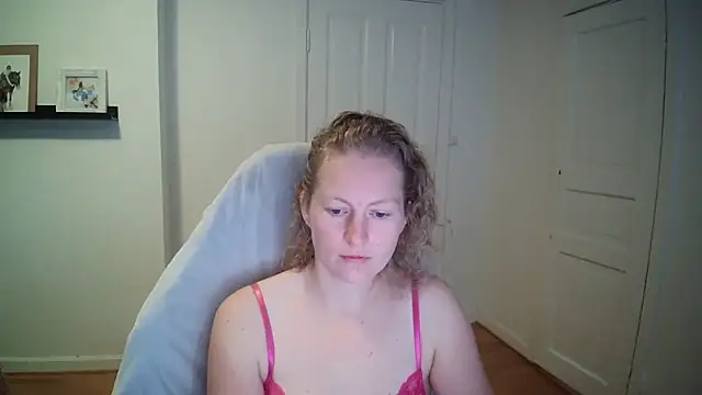 Girlnina-1995 online show from 22, 9, 2025