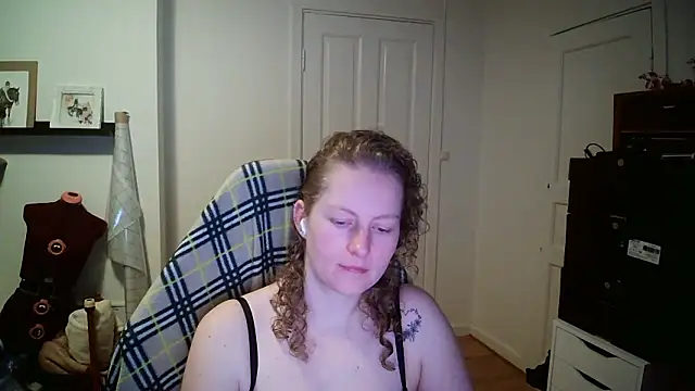 Girlnina-1995 online show from 13, 1, 2026