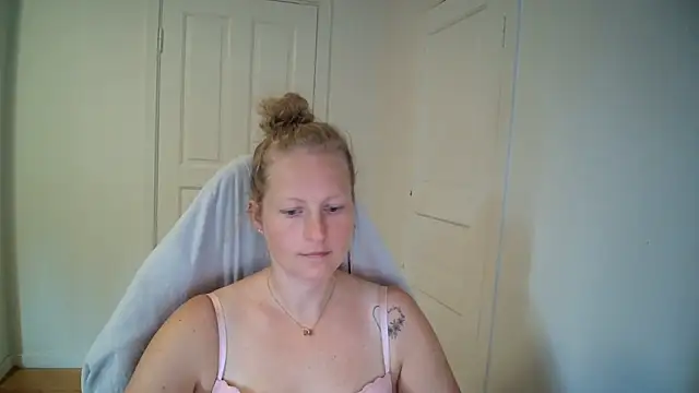 Snapshot of Girlnina-1995 chatting on 20, 7, 2026 Girlnina-1995 online show from 20, 7, 2026