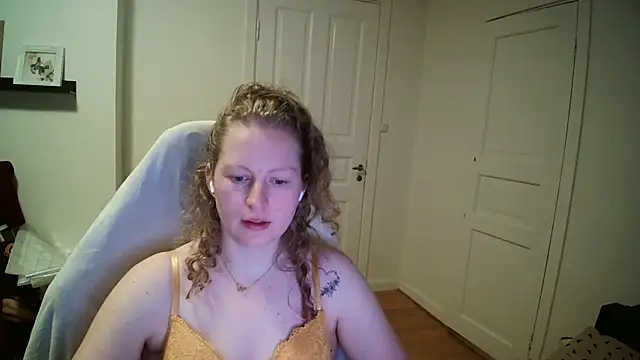 Girlnina-1995 online show from 9, 3, 2026