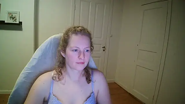 Girlnina-1995 online show from 1, 12, 2025