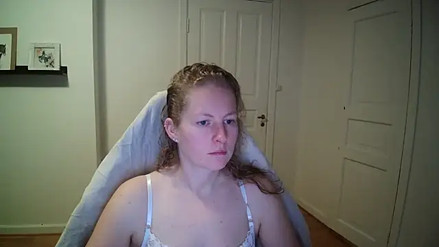 Girlnina-1995 online show from 30, 10, 2025