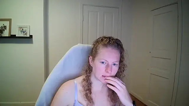 Girlnina-1995 online show from 6, 10, 2025