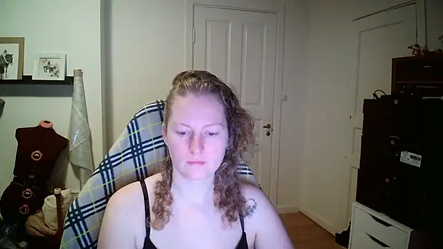 Girlnina-1995 online show from 12, 1, 2026