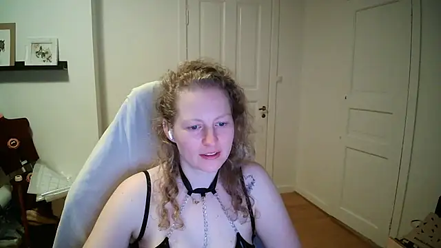 Girlnina-1995 online show from 16, 3, 2026