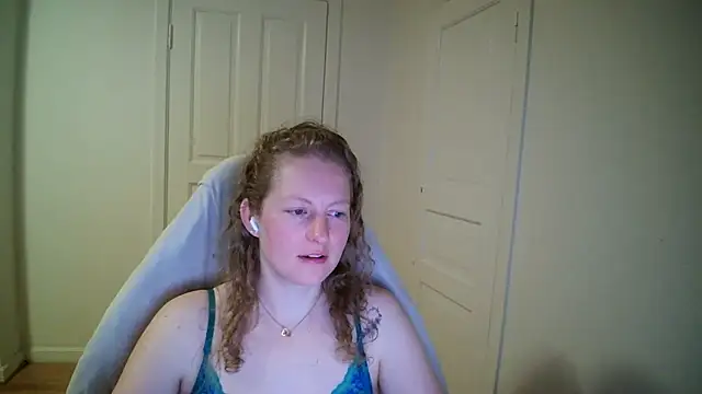 Girlnina-1995 online show from 23, 3, 2026