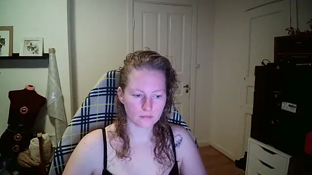 Girlnina-1995 online show from 19, 1, 2026