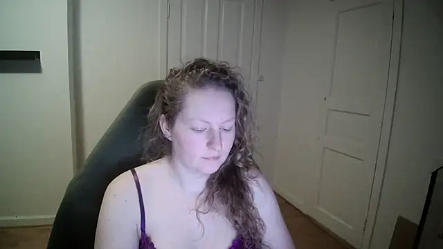 Girlnina-1995 online show from 20, 2, 2025