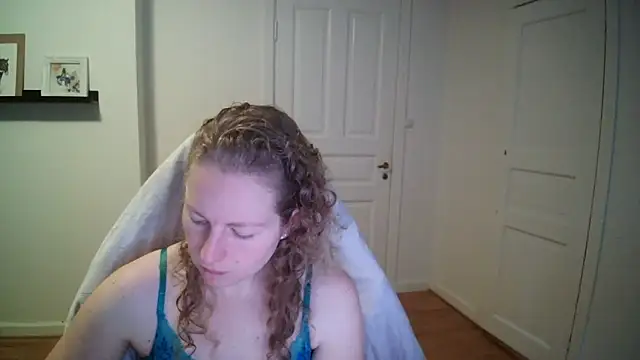 Girlnina-1995 online show from 4, 11, 2025