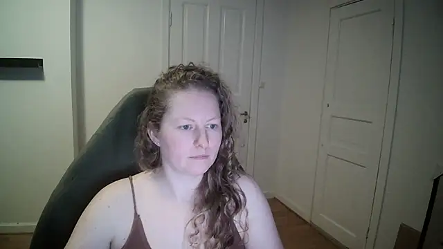 Girlnina-1995 online show from 19, 2, 2025