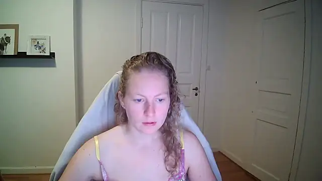 Girlnina-1995 online show from 29, 9, 2025