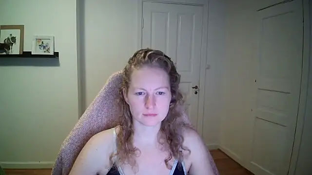 Girlnina-1995 online show from 8, 10, 2025