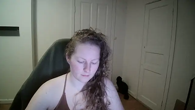 Girlnina-1995 online show from 19, 2, 2025