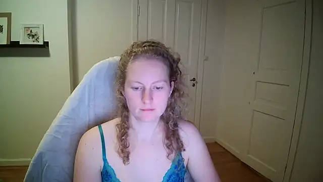 Girlnina-1995 online show from 4, 11, 2025