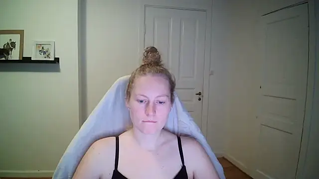 Girlnina-1995 online show from 21, 10, 2025