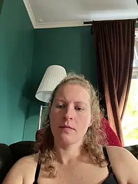 Girlnina-1995 online show from 23, 10, 2025